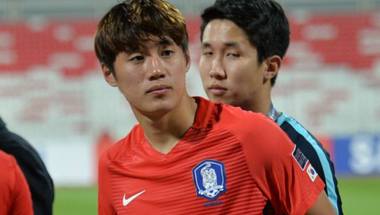 
اللاعب الكوري هان تشان يعتبر نتائج المنتخبات الكورية محبطة والتعويض يأتي مع منتخب الشباب | رياضة
