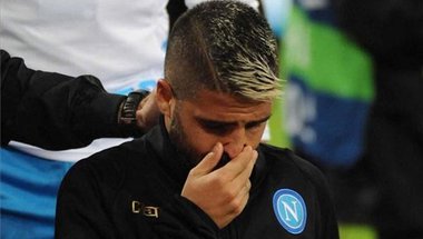 إنسيني يبكي بعد مساهمته في هزيمة نابولي ضد بشكتاش