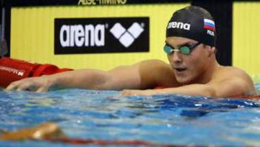 موروزوف يفوز بذهبية 100 متر ببطولة العالم للسباحة