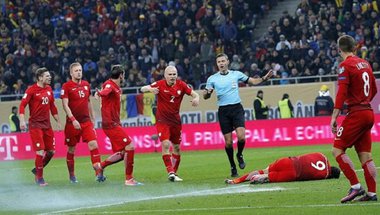 ليفاندوفسكي كاد أن يخسر عينه في مباراة بولندا ورومانيا