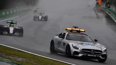 توقيف سباق البرازيل بسبب سوء الاحول الجوية !