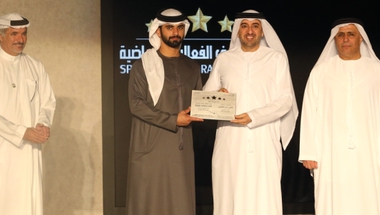 منصور بن محمد يُكرم الفائزين في تصنيف الفعاليات الرياضية بدبي