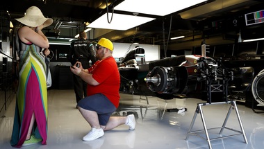 بريطاني يطلب يد خطيبته خلال سباق “جائزة الاتحاد” للفورمولا 1