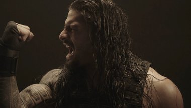 WWE يخطط لصراع بطل ضد بطل