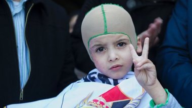 الطفل الفلسطيني دوابشة يصل إلى العاصمة الإسبانية للقاء نجوم ريال مدريد