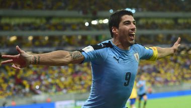 سواريز يسجل لأوروغواي في عودته أمام البرازيل