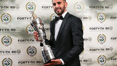 بالصور و الفيديو – محرز أول عربى يتوج بجائزة أفضل لاعب فى الدوري الإنجليزي