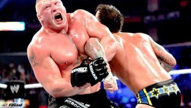 بالفيديو- أبرز 10 حوادث تكسير العظام في WWE