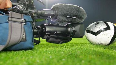 برنامج النقل التلفزي لمقابلات الجولة 21 لبطولة الرابطة المحترفة الأولى لكرة القدم ‎