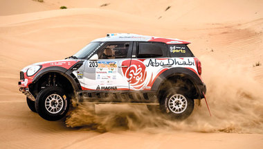 القاسمي يتقدم إلى المركز السابع في رالي أبوظبي الصحراوي
