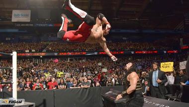 بالفيديو- نتائج Payback: رومان راينز يحتفظ ببطولة WWE بفضل تعسّف الشقيقان ماكمان