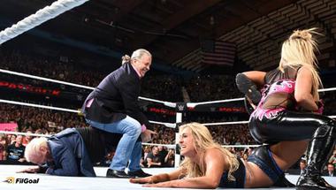 بالفيديو- نتائج Payback: تشارلوت تحتفظ ببطولة WWE النسائية بسبب تصرف غامض من الحكم!