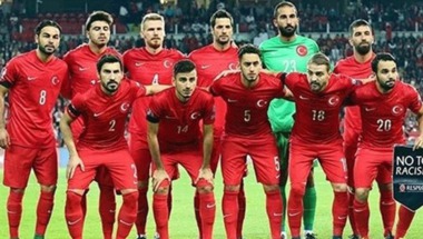 تركيا تقلد إنجلترا وتضم لاعبا صاعدا في قائمة يورو 2016