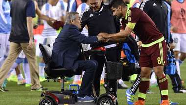 ميلان يدعم مدرب أوروجواي في مرضه الخطير!