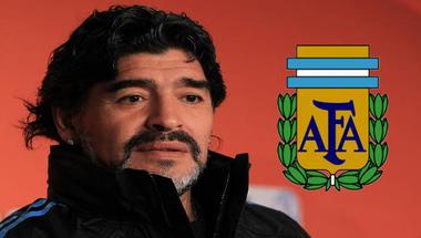 مارادونا يعرض خدماته على الأرجنتين من جديد