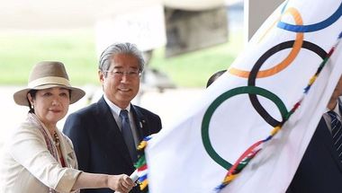 أولمبياد 2020: العلم الأولمبي يصل طوكيو