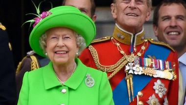 تغريدات السوبر تكشف أهلاوية ملكة إنجلترا ومساندة لندن للهلال