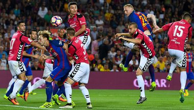 ديبورتيفو ألافيس يحقق المفاجأة ويحقق الفوز أمام برشلونة