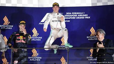 روزبرغ يفوز بجائزة سنغافورة الكبرى لفورمولا واحد