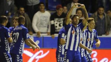 ألافيس يفوز على غرناطة ويقفز للمركز التاسع في الدوري الإسباني