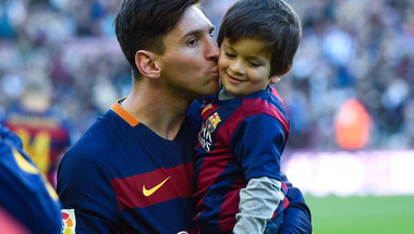 ميسي يسجل ابنه تياغو في مدرسة برشلونة الجديدة