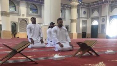رياضة  صورة بمسجد في دبي توقع بطل العالم في "نار المتعصبين"