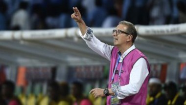 البلجيكي » ليكنز » يستقيل من تدريب المنتخب الجزائري