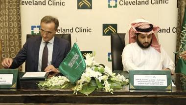 آل الشيخ يوقع مذكرة تفاهم مع «كليفلاند كلينك» للتعاون في الطب الرياضي