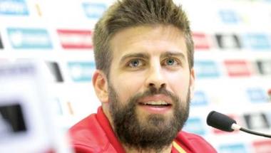 «الكاتالوني» بيكيه يؤكد بقاءه مع منتخب إسبانيا