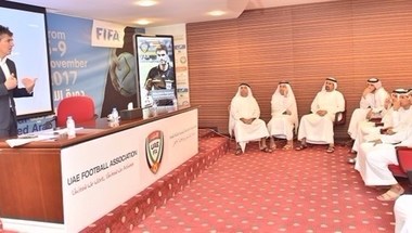 رئيس لجنة حكام "فيفا": الإمارات قطعت أشواطاً مهمة لتطبيق تقنية حكم الفيديو  