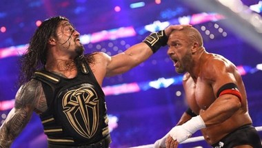 "تريبل إتش" يواجه "رينز" في WWE أبوظبي الجمعة