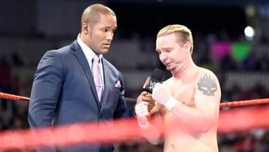 جايمس اليسورث يعلق على تسريحه ، مصارعي WWE يقدمون له الدعم - في الحلبة
