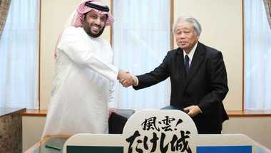 رئيس هيئة الرياضة يوقع عقداً مع شركة (TBS) لإنشاء قلعة تاكيشي «الحصن»