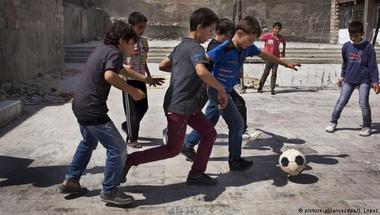 كرة القدم في مخيمات اللاجئين بلبنان