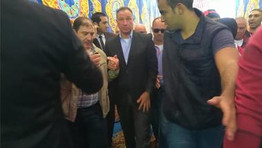 محمود الخطيب يصل مقر الأهلي وسط أنصاره