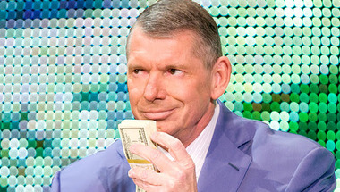 وول ستريت غير سعيد بشأن بيع فينس مكمان لـ 105 مليون دولار من أسهمه فى WWE - في الحلبة