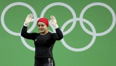 المصرية سارة سمير تحصد ميدالية ذهبية في بطولة العالم لرفع الأثقال