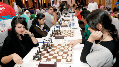 100 لاعبة في دولية الشارقة للشطرنج