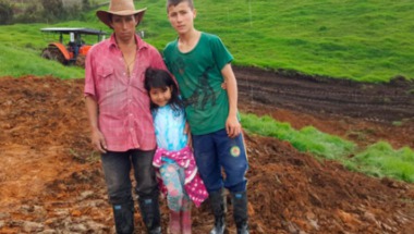 تكريم الطفل الكولومبي مكتشف موقع حطام طائرة شابيكوينسي