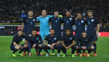 رياضة  قميص إنجلترا أمام ألمانيا يثير سخرية الجماهير