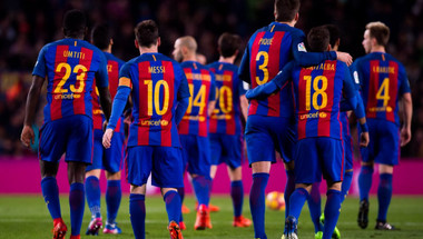 برشلونة يجهز عرضا بـ 28 مليون أورو للتعاقد مع مدافع من "البريمرليغ"