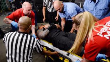 رومان رينز يتعرض لإصابات متعددة بعد اعتداء برون سترومان