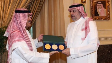 الامير عبدالله بن مساعد يتسلم ميدالية الاتحاد الرياضي للتضامن الاسلامي