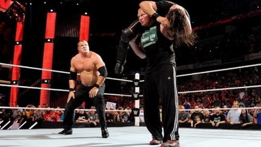 بول هايمان :بروك ليسنر سيبقى في  WWE  بعد سحقه لغولدبيرغ !