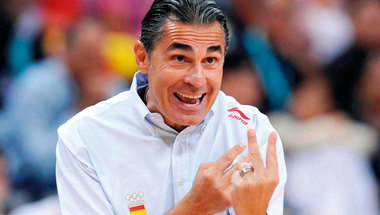 مدرب إسبانيا سكاريولو محاضراً في «دورة سلة دبي الدولية»