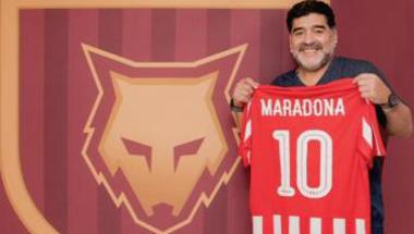 رياضة  مارادونا: سأدرب الفجيرة كما لو كنت في أقوى دوري بالعالم