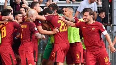 بعد مباراة مجنونة، روما يودع توتي بطريقة مثالية ويتأهل مباشرة لدوري أبطال أوروبا