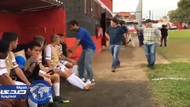 بالفيديو.. الشرطة البرازيلية تعتقل لاعب كرة أثناء المباراة - صحيفة صدى الالكترونية