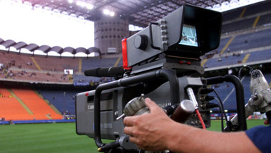 الكرة الإيطالية تنهار مالياً بعقود البث التلفزيوني