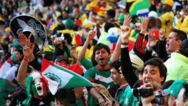 رياضة  الفيفا يحذر المكسيك بسبب هتافات جماهيره المسيئة